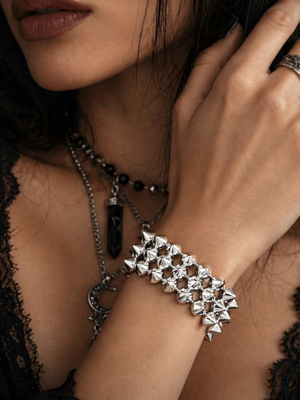Bracelet New Stretchy Silver Spike Bangle